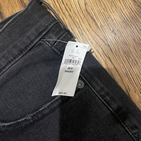 👖Gap Denim NWT - Girlfriend Mid Rise Black Jeans Size 28 / 6 Short - Picture 5 of 6